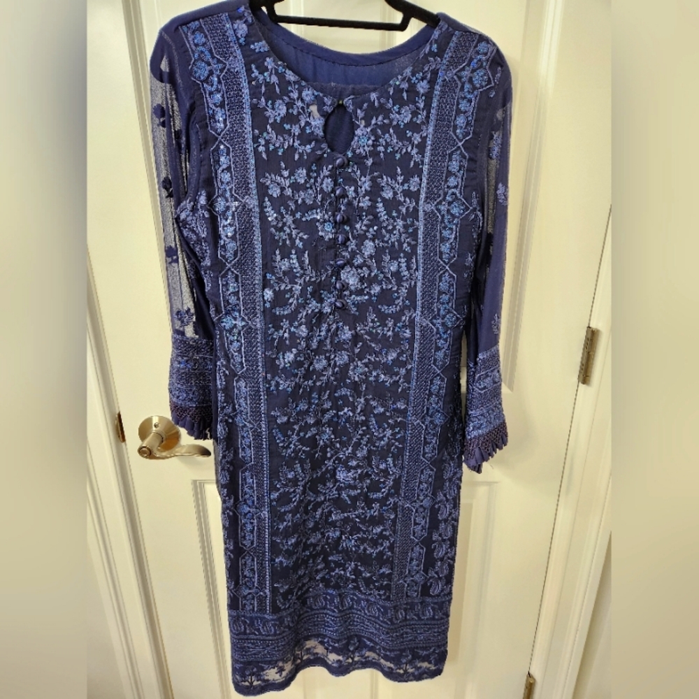 Pakistani shalwar kameez